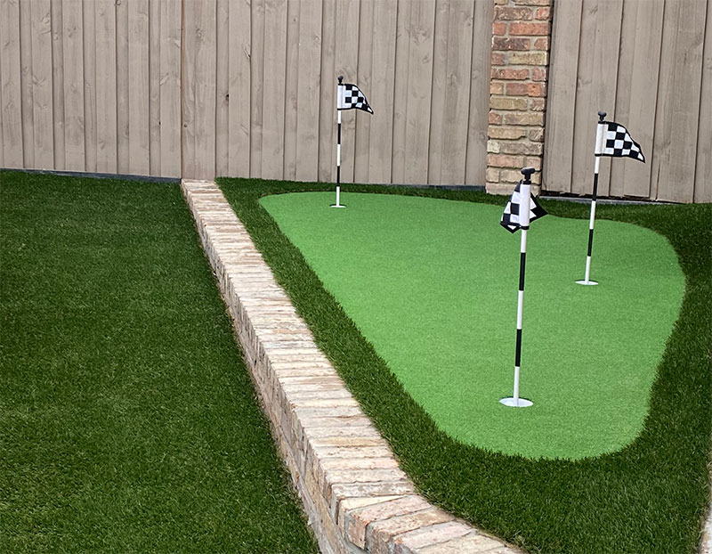 Putting green turf for the backyard